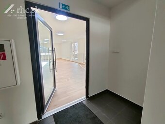 PRENÁJOM PODNIKATEĽSKÝ PRIESTOR NA 1. POSCHODÍ - 6