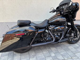 Harley Street Glide - 6