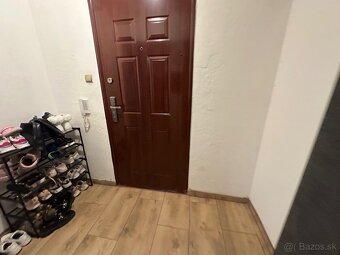 Ponúkam Vám na predaj zrekonštruovaný 3 izbový byt v DS - 6