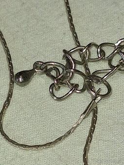 KRÁSNY NÁHRDELNÍK - 6