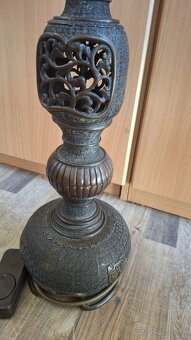 Tiffany štýl stojacia lampa – vitrážové sklo, kovová noha - 6