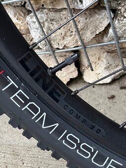 nove Komplet kolesa 29 bontrager line comp 30mm - 6