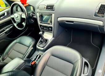 Škoda Octavia II FACELIFT 2,0TDI CR 103KW ELEGANCE TOP STAV - 6