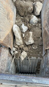 Predám mobilnú drvičku , drtička betónu. - 6