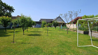 Na predaj slnečný a komfortný 4 izbový rodinný dom Senica. - 6