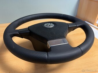 Predám nanovo obšitý trojramenný volant do VW - 6
