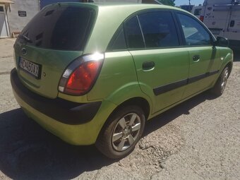 Kia rio 1.4i 173000km, rok vyroby 2007 - 6