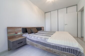 Novostavba 2 izbového bytu s loggiou a garážou - 6