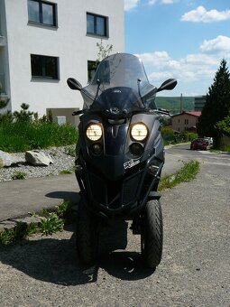Gilera Fuoco 500 – výkonný trojkolesový skúter - 6