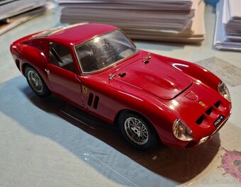 Ferrari 1:18 - 6