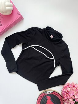 Victoria’s Secret top s výstrihom - 6
