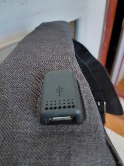 Nový batoh s USB - 6