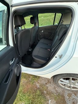 Renault clio III hatchback - 6