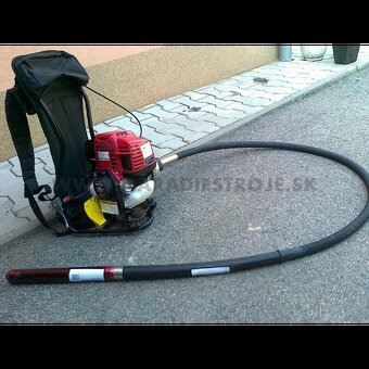 motorový ponorný vibrátor na betón - 6