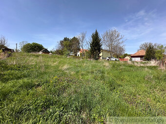 Pozemok v tichej slepej uličke v obci Semerovo - 6