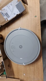 iRobot Roomba Combo Essential šedý Y011640 Mopovací - novy - 6