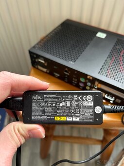 Fujitsu futro S720 + nabíjačka - 6