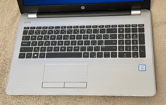 HP 250 G6 i5 8GB 256GB + TAŠKA - 6
