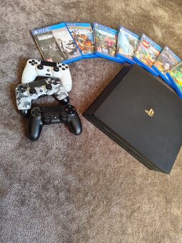 PS4 pro s Hrami a ovládačmi - 6