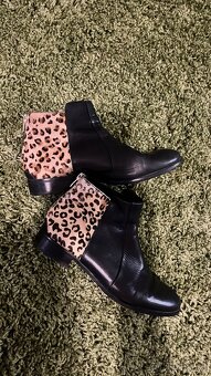 Predám kožuchy S a k nim topánky 38 - 6