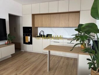 Kompletne zrekonštruovaný 3-izbový na ulici Narcisová v Brat - 6