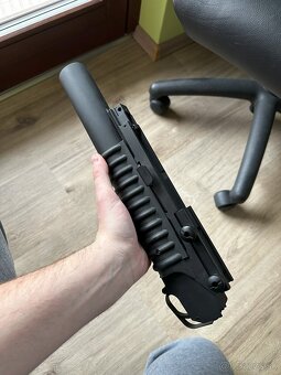 Predám airsoft Granátomet E&C Celokovový 40mm M203 - 6