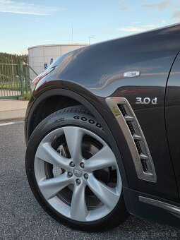 Infiniti QX70 S - 6