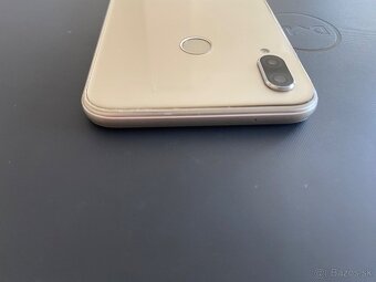 Predam mobil Huawei P20 lite 4/64gb - 6
