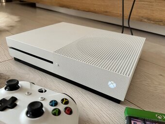 Xbox one S 1TB dva ovládače, 3 hry-TOP CENA - 6