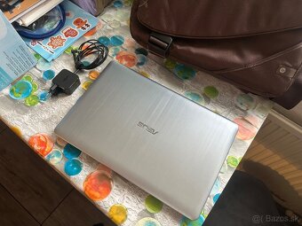 Asus VivoBook 15 - 6