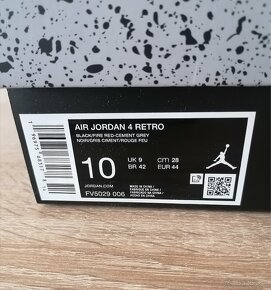 Nike Air Jordan 4 Bred - 6