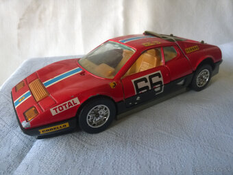 staré plechové auto, a model ferrari- retro hračky - 6