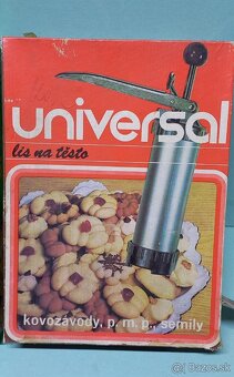Predám retro lis na cesto/zdobička zn. Universal - 6
