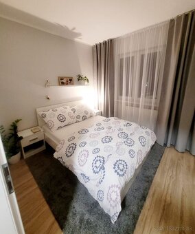 Menší zariadený 2KK centrum + zasklený balkón - 6