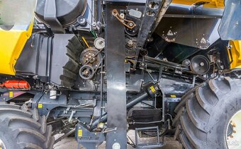 NEW HOLLAND CR 9060+V600 - 6