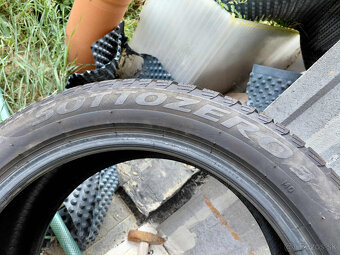 1x zimna Pirelli 245/45R18 - 6
