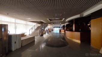 3.000m2 kongresová sála, lobby, kuchyňa, jedáleň a príslušen - 6