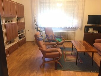 Rezervovaný  Starší zachovalý rodinný dom s garážou a teras - 6