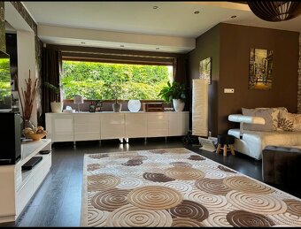 Predaj priestranného 4-izbového rodinného domu v stredomo - 6