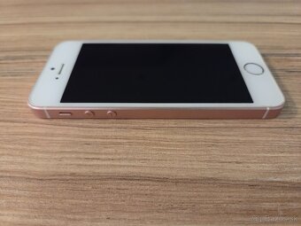 Apple iPhone SE (2016) - 6