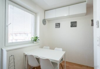 Priestranný 3i byt s balkónom a lodžiou na predaj vo Vrakuni - 6
