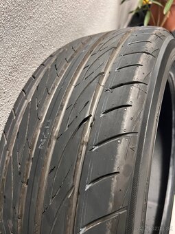 Yokohama Advan fleva V701 R19 - 6