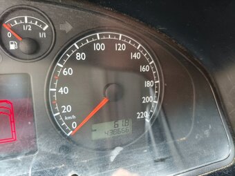 VW MULTIVAN T5 - 2,5TDI - 439 000KM - 7 MIESTNY - 6
