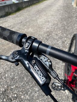 Trek Slash 9.7 Cobra Blood to Magneta Fade, Carbon - 6