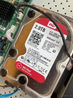Síťový video rekordér ( NVR ) Hikvision DS-7604NI - 6