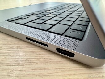 MacBook Pro (14-palcový, M3) - 6