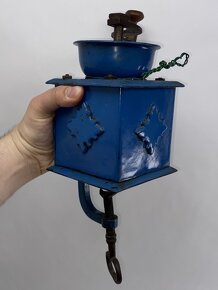Veľký plechový šroubovací mlynček na kávu, modrý smalt - 6