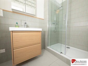 REB.sk Prenájom 2-izb. bytu 47m2, Bratislava-Staré Mesto, To - 6