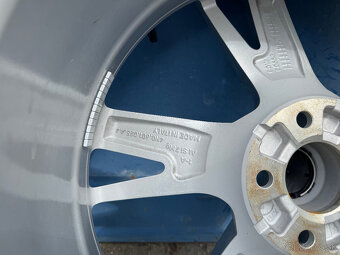 Predam 19” elektrony s pirelli na AUDI A8 - 6