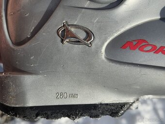 Darujem za symbolickú cenu lyžiarky Nordica - Veľkosť: 245 - 6